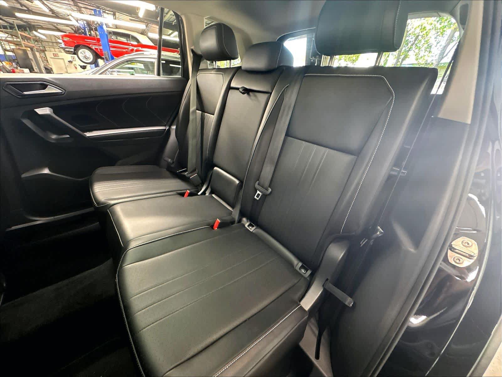 Used 2024 Volkswagen Tiguan SE w/ Panoramic Sunroof Package AWD/4WD image 25