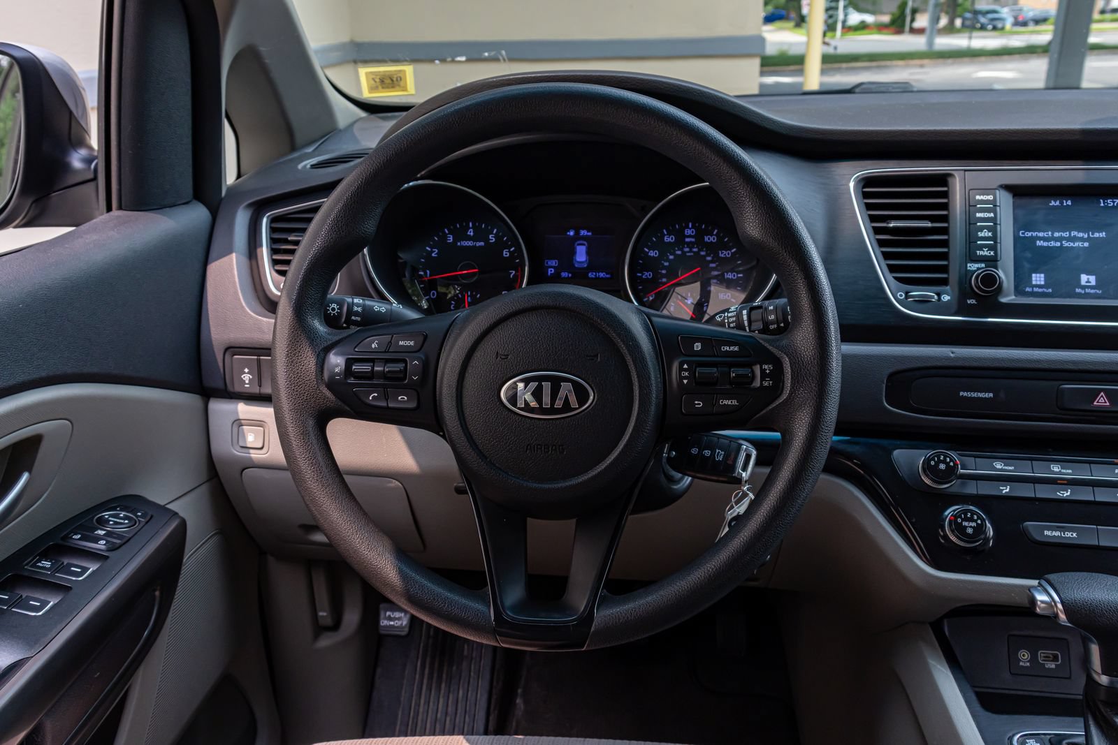 Used 2019 Kia Sedona L FWD image 18