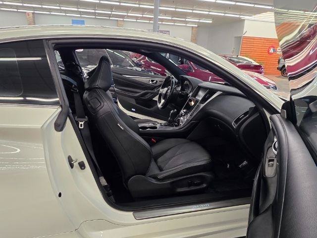 Used 2018 INFINITI Q60 3.0t Luxe w/ Sensory Package 3.0T Luxe AWD/4WD image 32