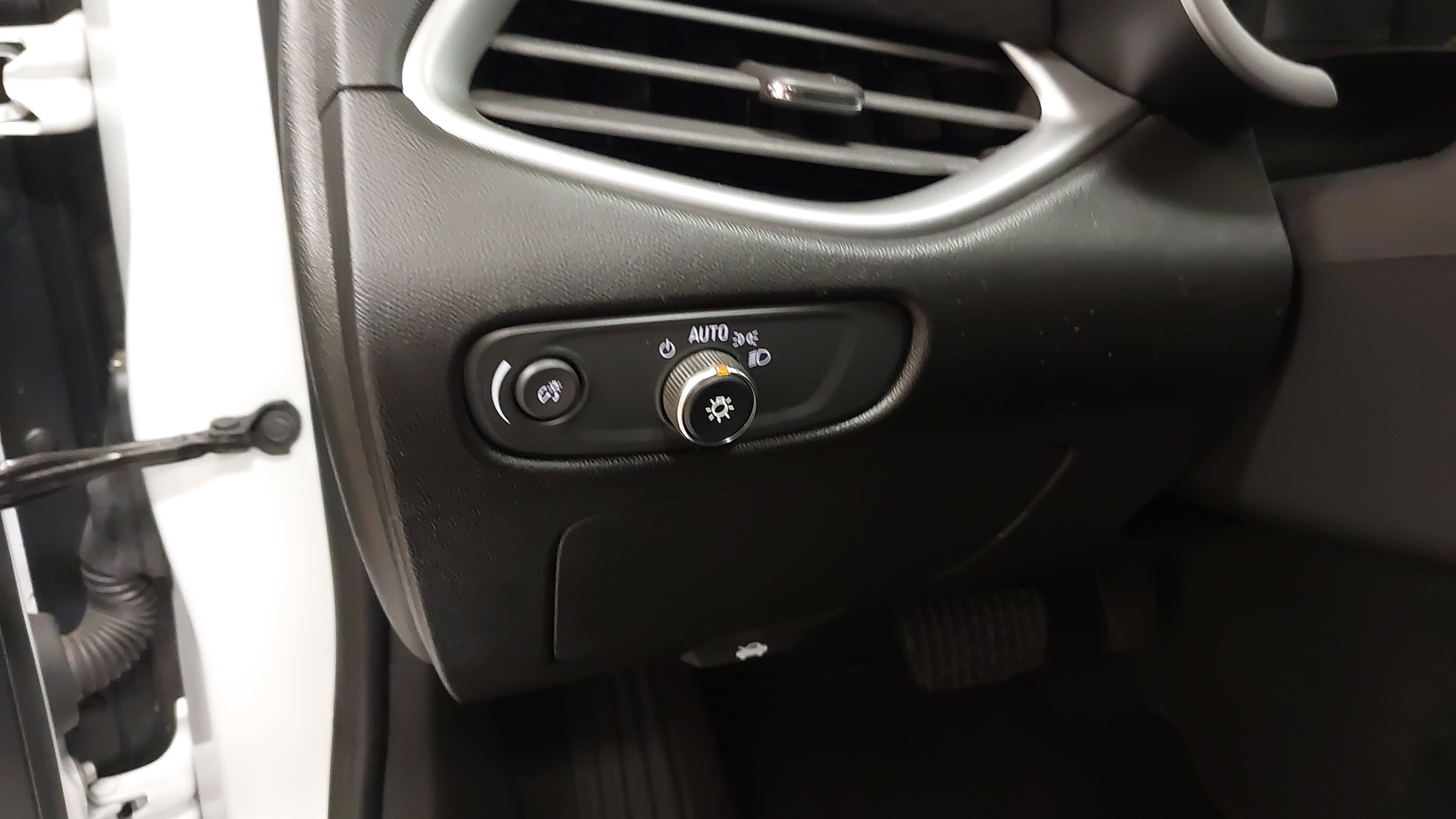 Used 2024 Chevrolet Malibu LT FWD image 23