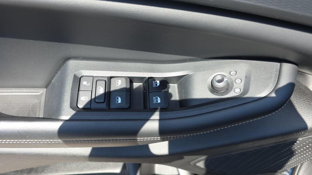 Used 2024 Jeep Grand Cherokee Altitude RWD image 12