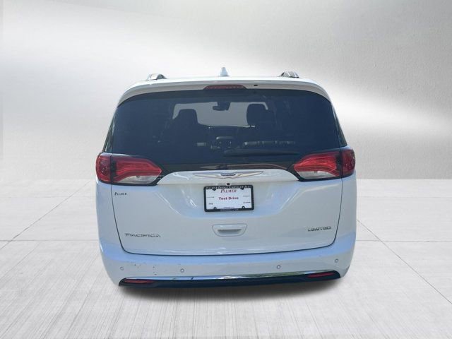 Used 2018 Chrysler Pacifica Limited w/ Advanced Safetytec Group FWD image 7