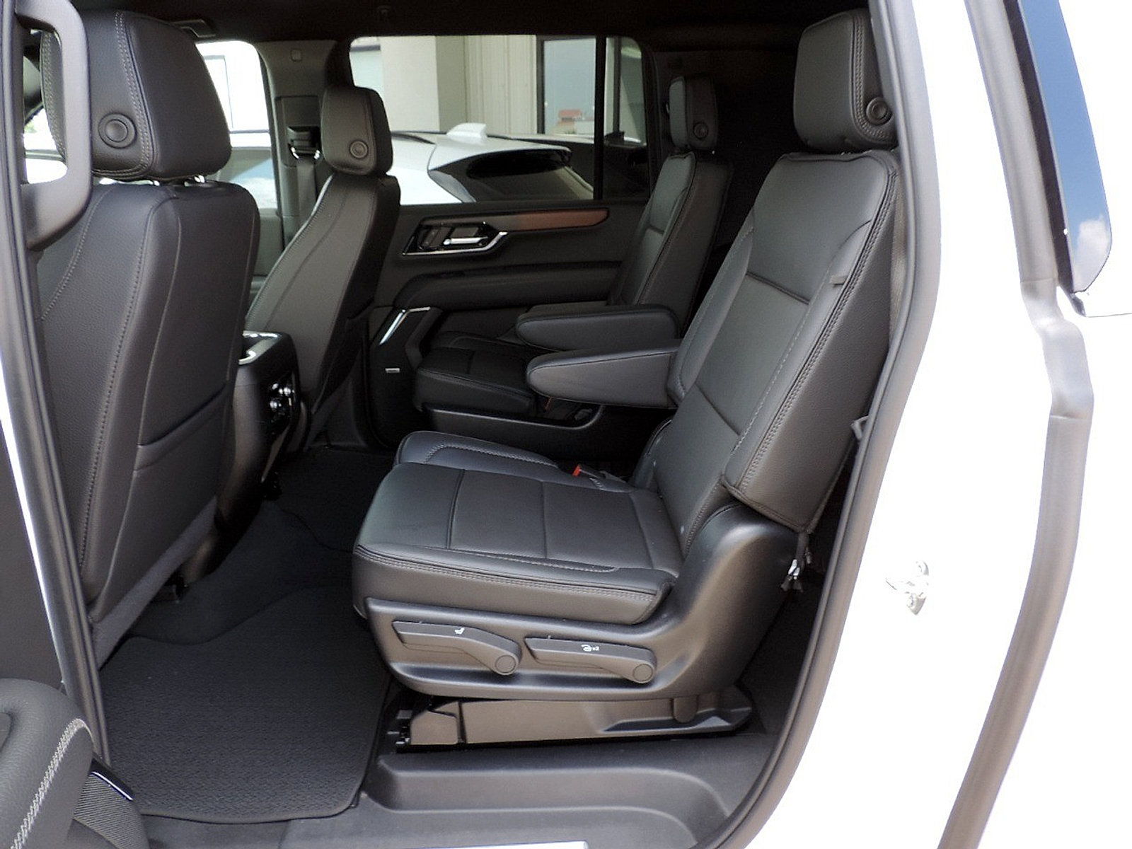 Certified 2025 GMC Yukon XL Denali AWD/4WD image 20