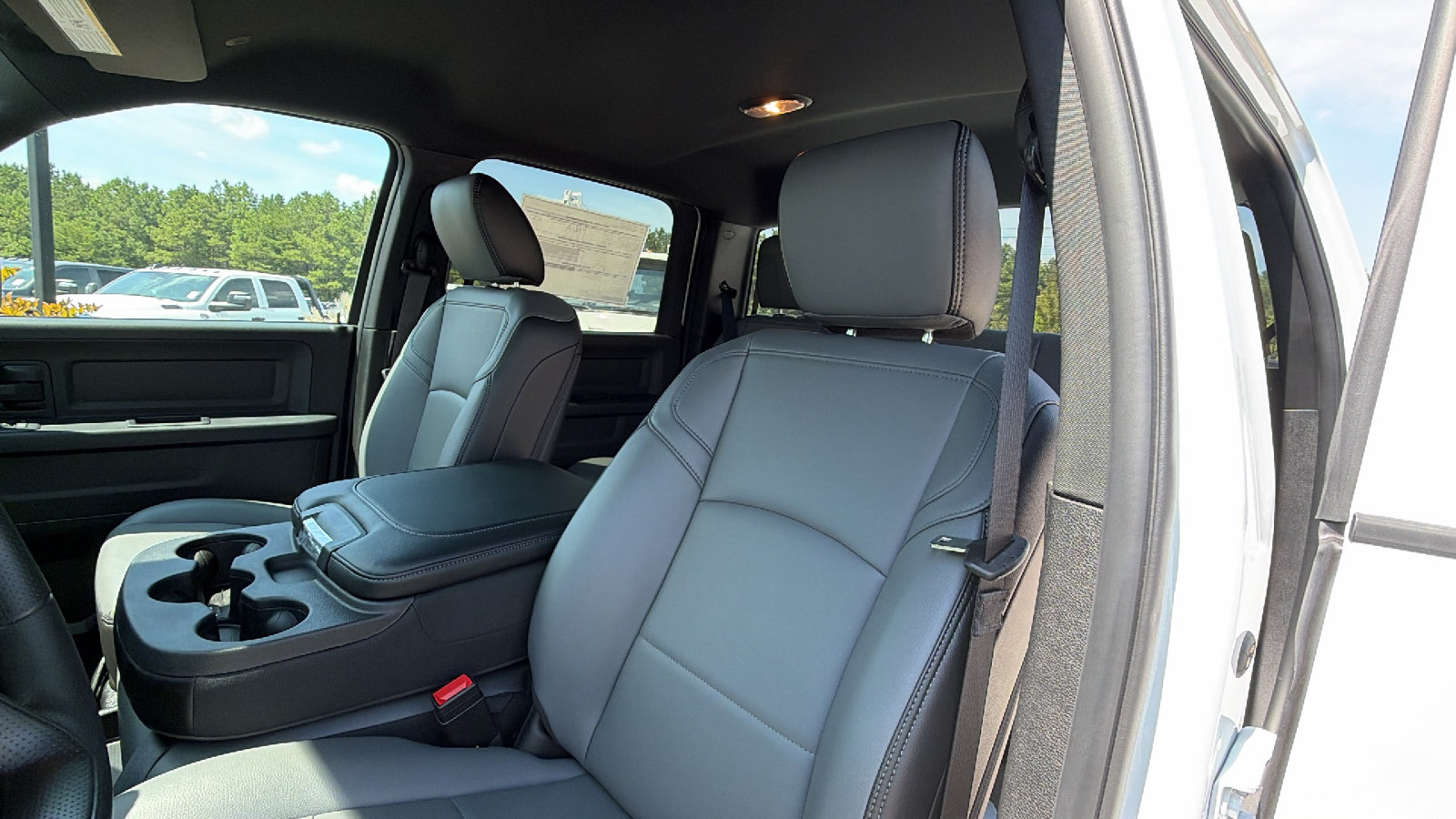 New 2026 RAM 5500 Tradesman w/ Chrome Appearance Group AWD/4WD image 18