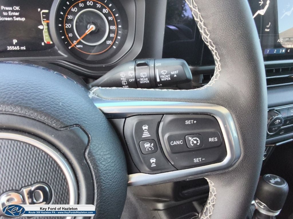 Used 2025 Jeep Wrangler Unlimited Sahara AWD/4WD image 27