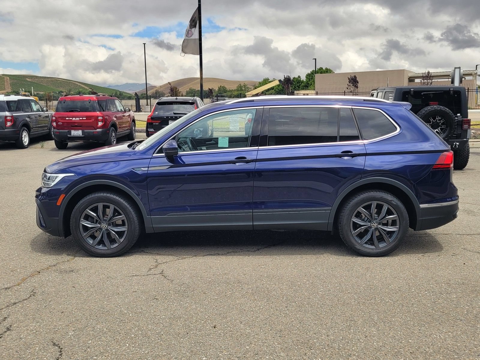 Used 2022 Volkswagen Tiguan SE FWD image 7