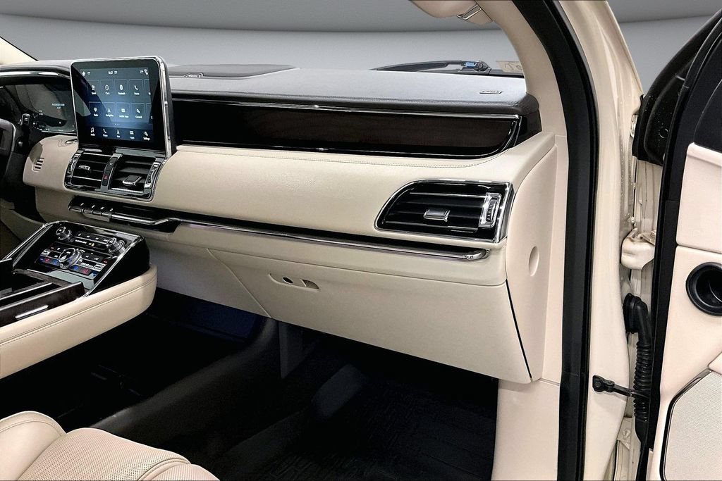 Used 2018 Lincoln Navigator Select w/ Technology Package AWD/4WD image 27