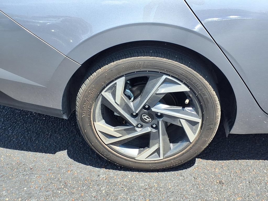 Used 2025 Hyundai Elantra Sport FWD image 9