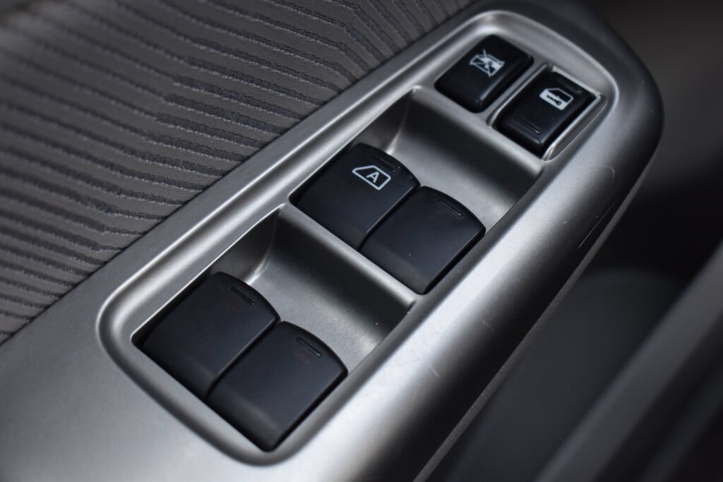 Used 2010 Subaru Forester 2.5X AWD/4WD image 15