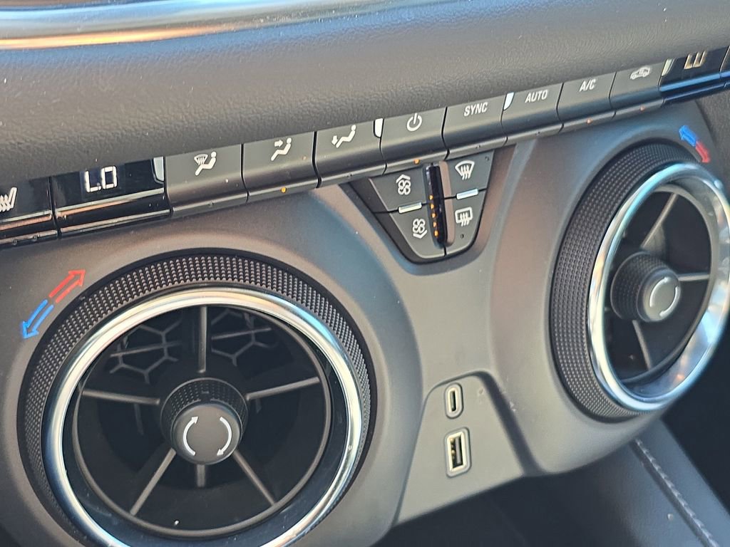 Used 2025 Chevrolet Blazer LT image 27