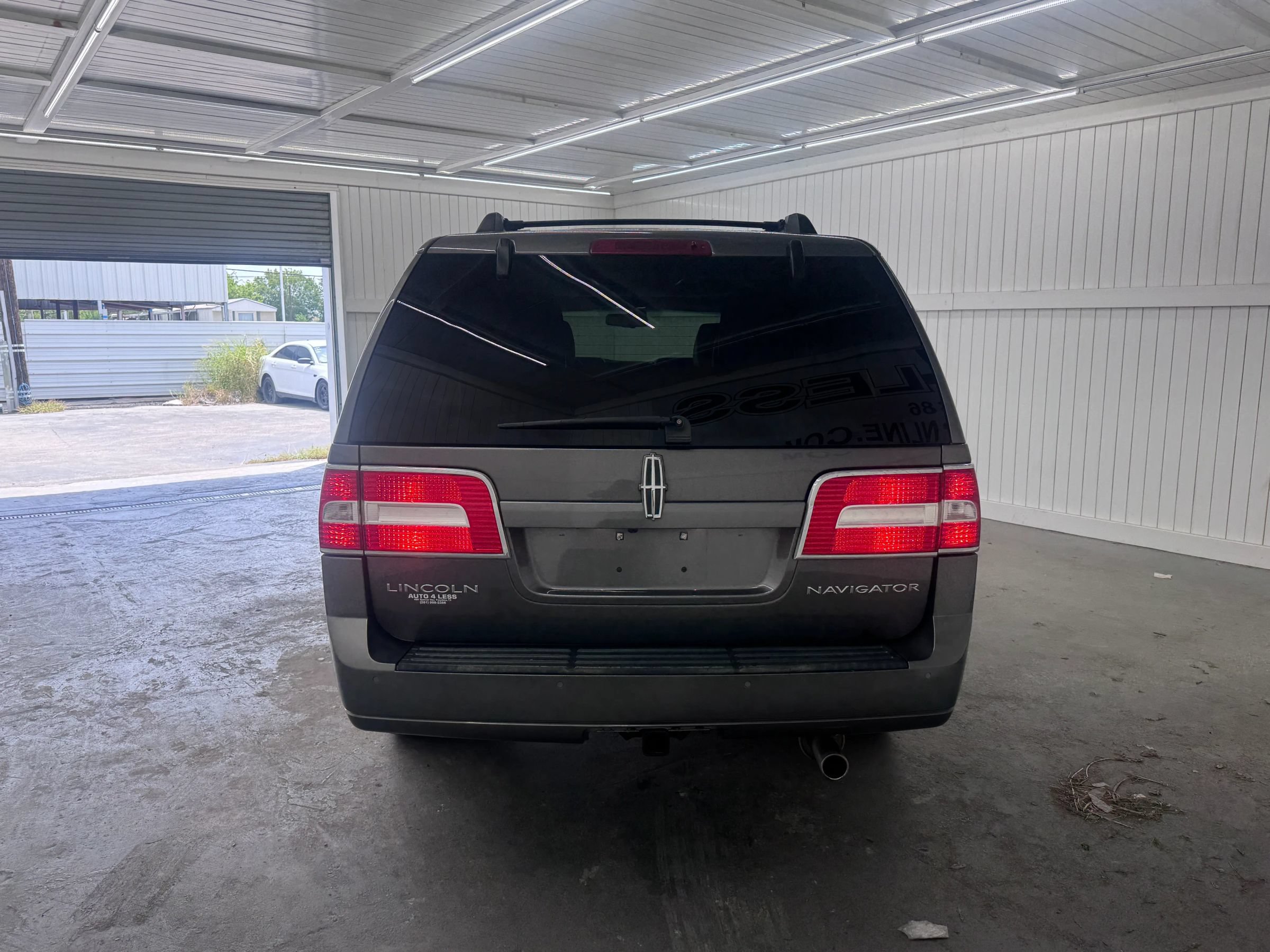 Used 2014 Lincoln Navigator 4WD image 6