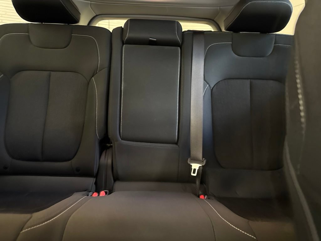 Used 2023 Jeep Grand Cherokee Laredo AWD/4WD image 23