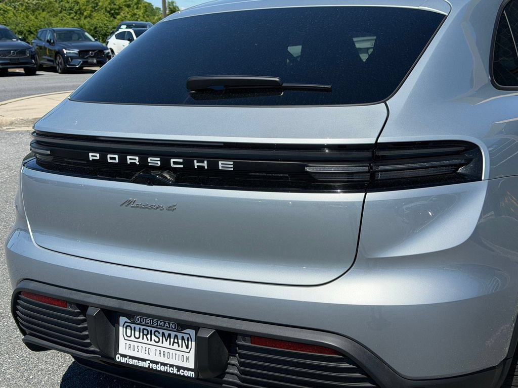 Used 2025 Porsche Macan 4 Electric AWD/4WD image 12