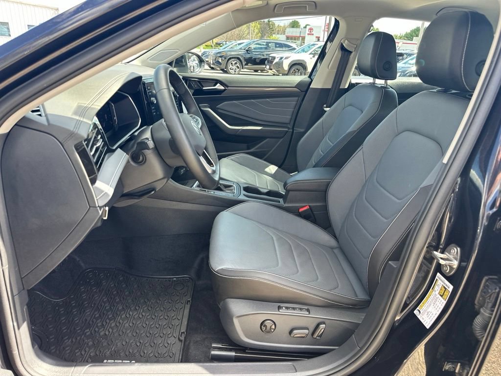 Used 2025 Volkswagen Jetta SEL FWD image 13