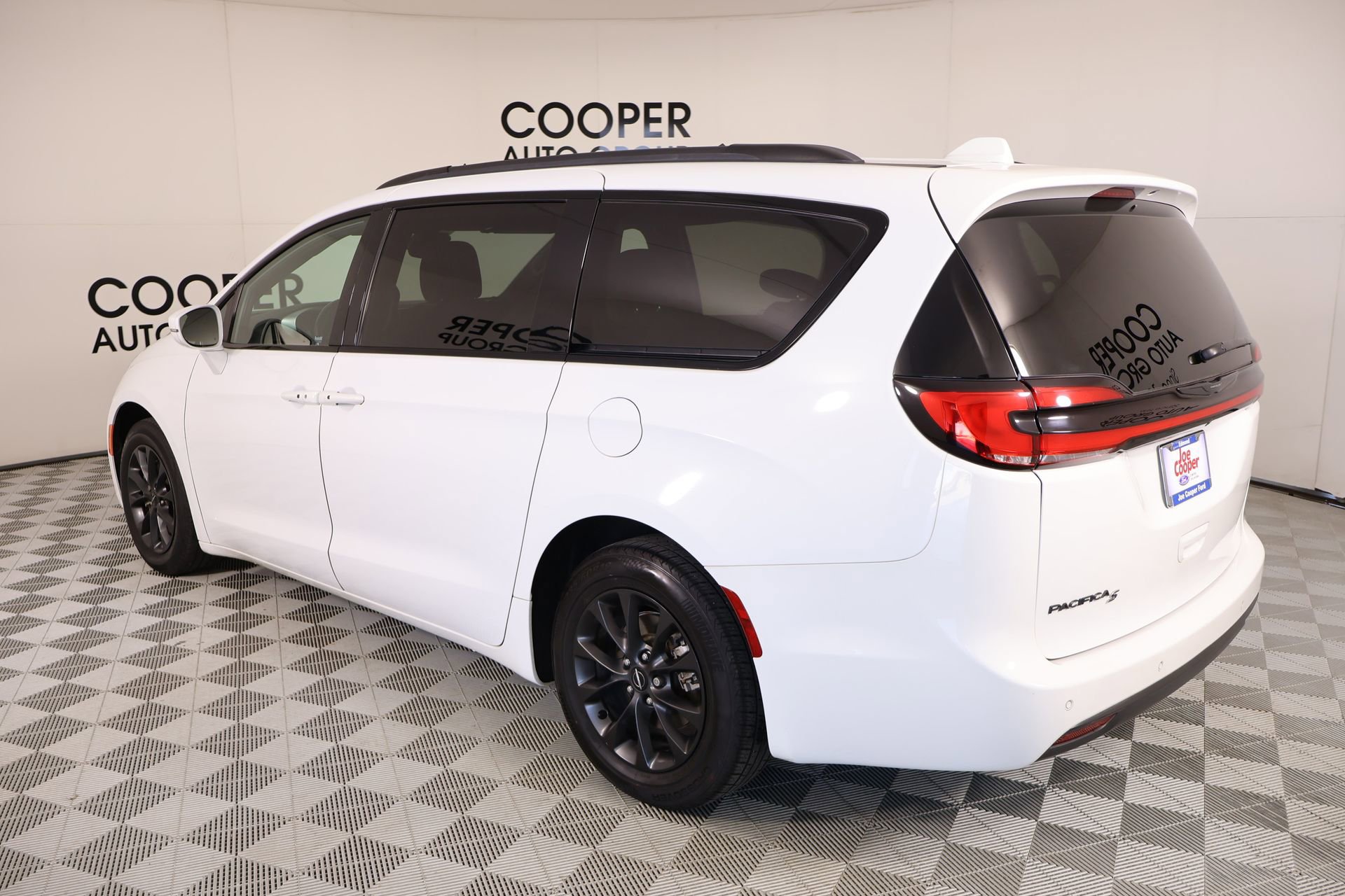 Used 2021 Chrysler Pacifica Touring w/ S Appearance Package image 23