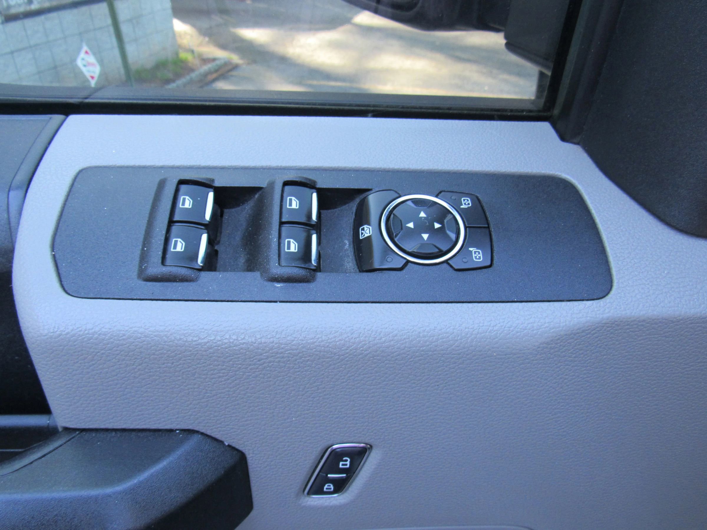 Used 2017 Ford F250 XL w/ Power Equipment Group image 18