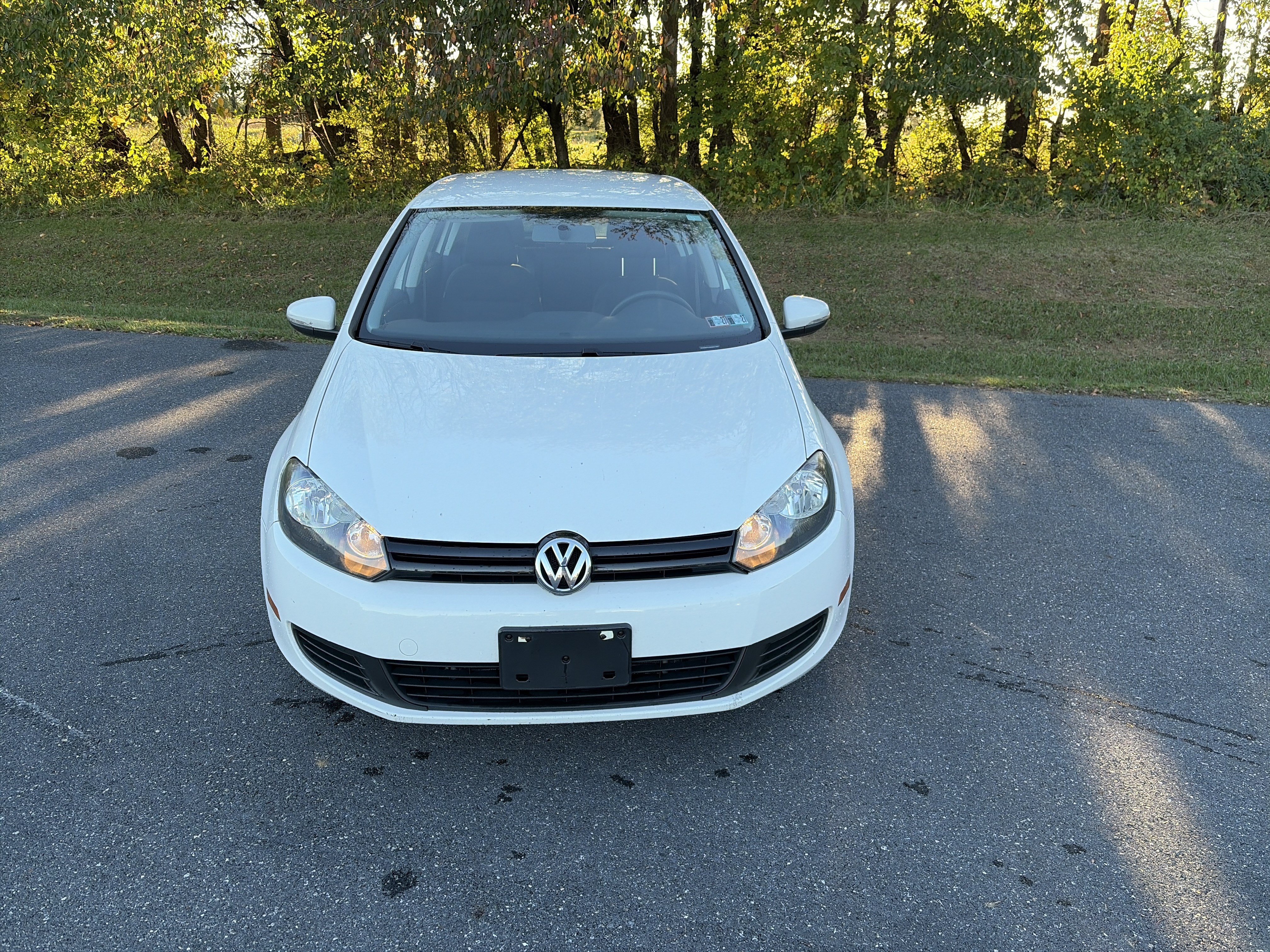 Used 2014 Volkswagen Golf 4-Door FWD image 2