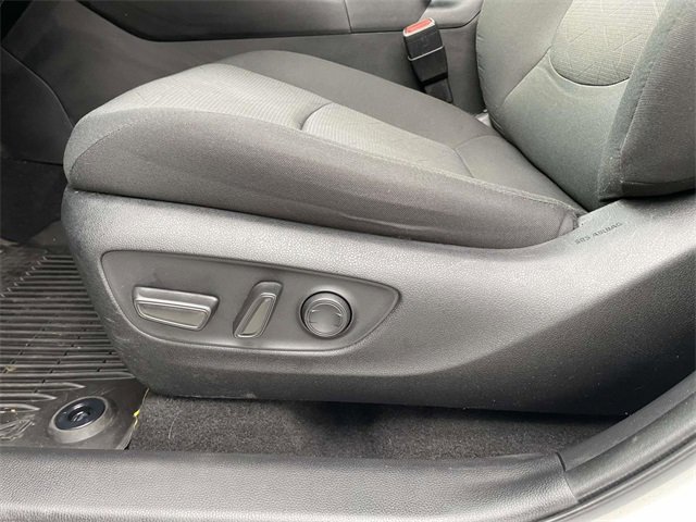 Used 2022 Toyota RAV4 XLE image 19