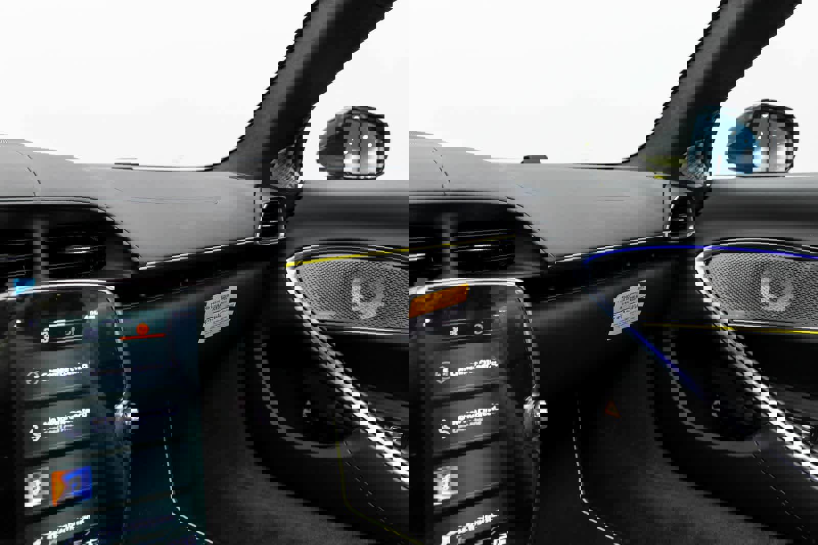 Used 2025 McLaren Artura Spider image 32