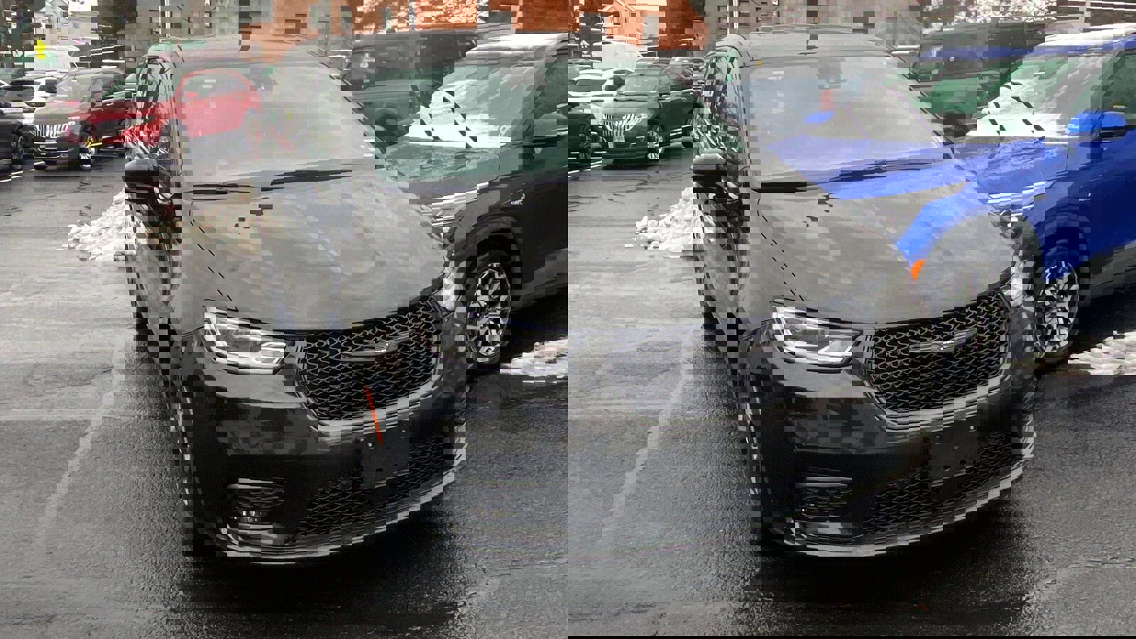 Used 2022 Chrysler Pacifica Touring-L w/ S Appearance Package image 2