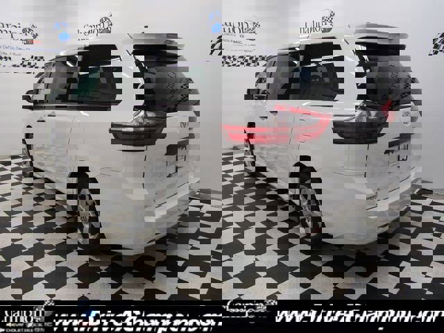 Used 2020 Toyota Sienna L image 8