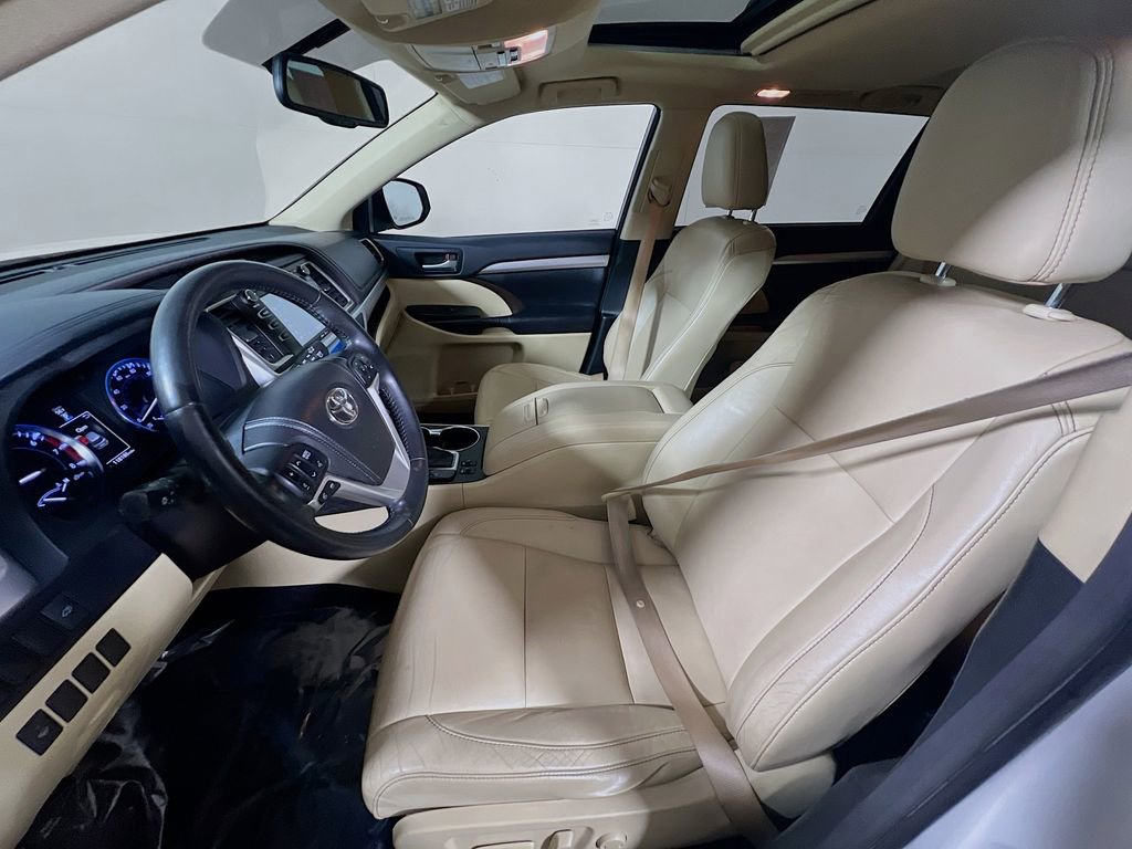 Used 2014 Toyota Highlander XLE image 19