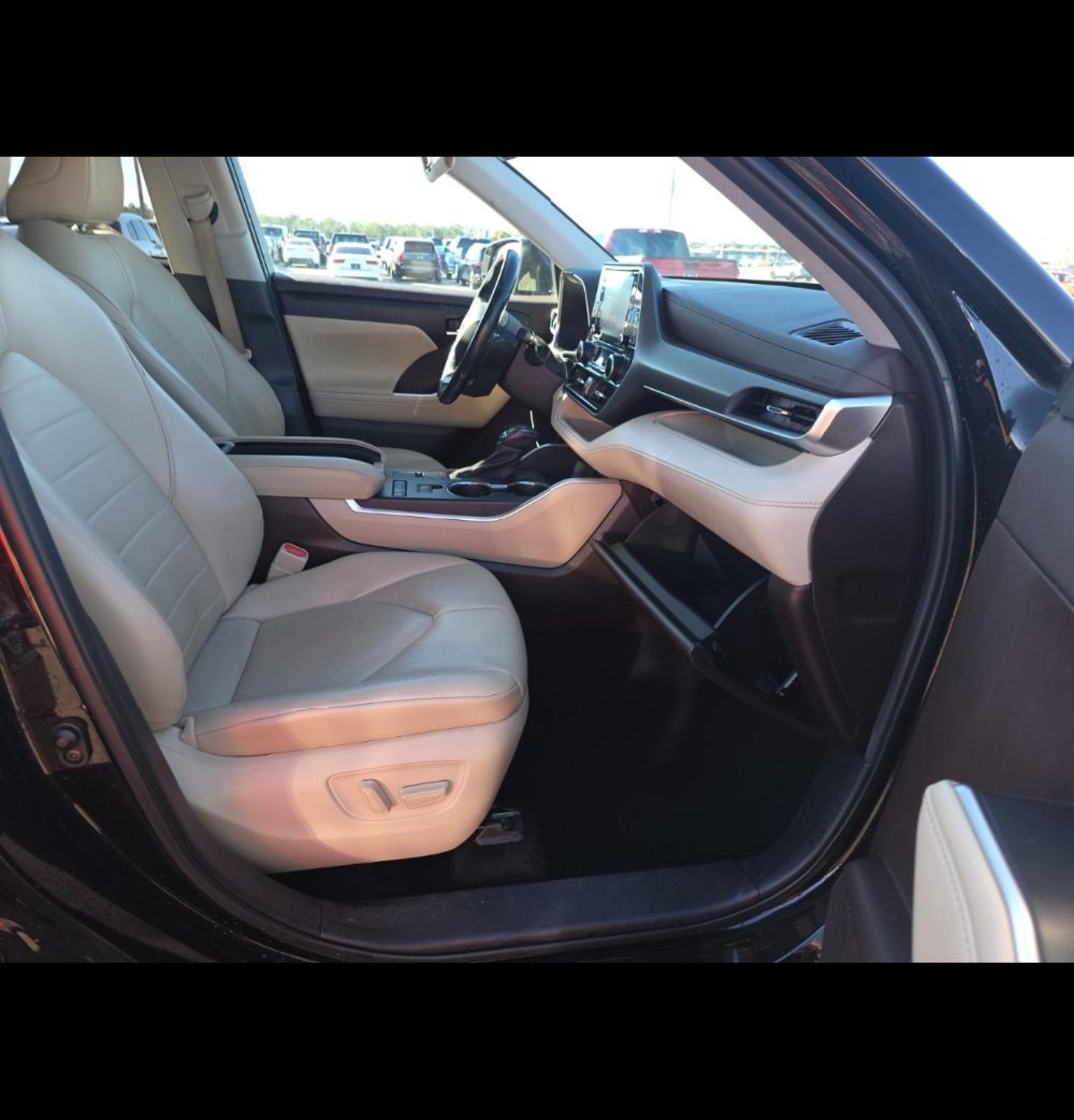 Used 2021 Toyota Highlander XLE image 15