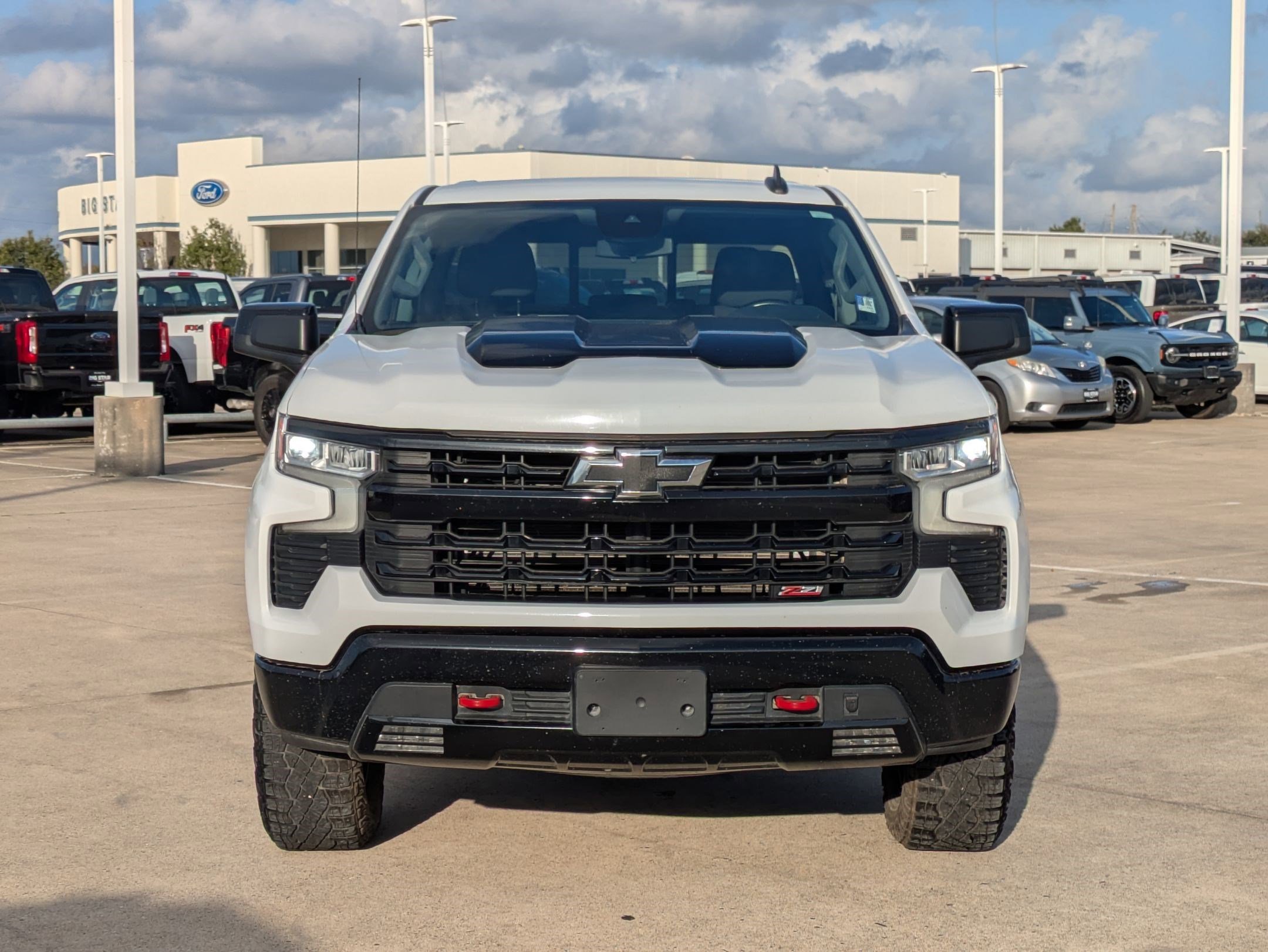 Used 2023 Chevrolet Silverado 1500 LT Trail Boss w/ Convenience Package II image 10