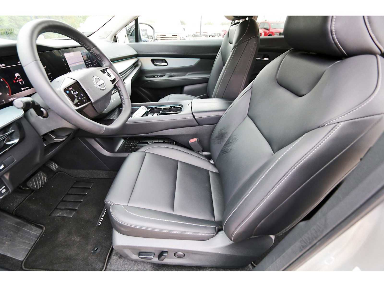 Used 2025 Nissan Murano SL image 11