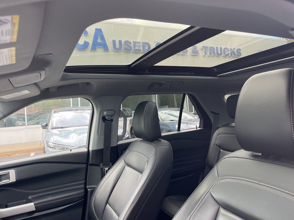 Used 2021 Ford Explorer XLT w/ Equipment Group 202A image 9