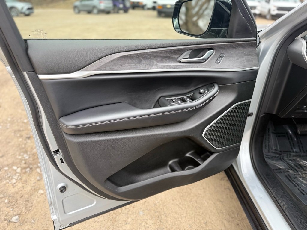 Used 2021 Jeep Grand Cherokee L Limited image 40