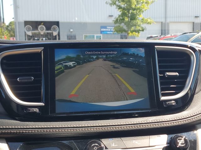 Used 2023 Chrysler Pacifica Touring-L FWD image 27