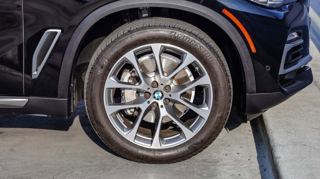 Used 2021 BMW X5 xDrive40i w/ Premium Package image 11