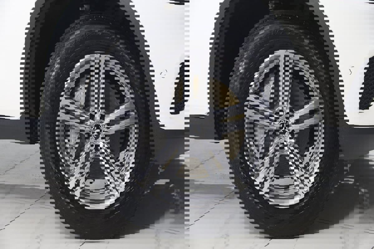 Used 2022 Mercedes-Benz GLC 300 4MATIC w/ Driver Assistance Package image 15