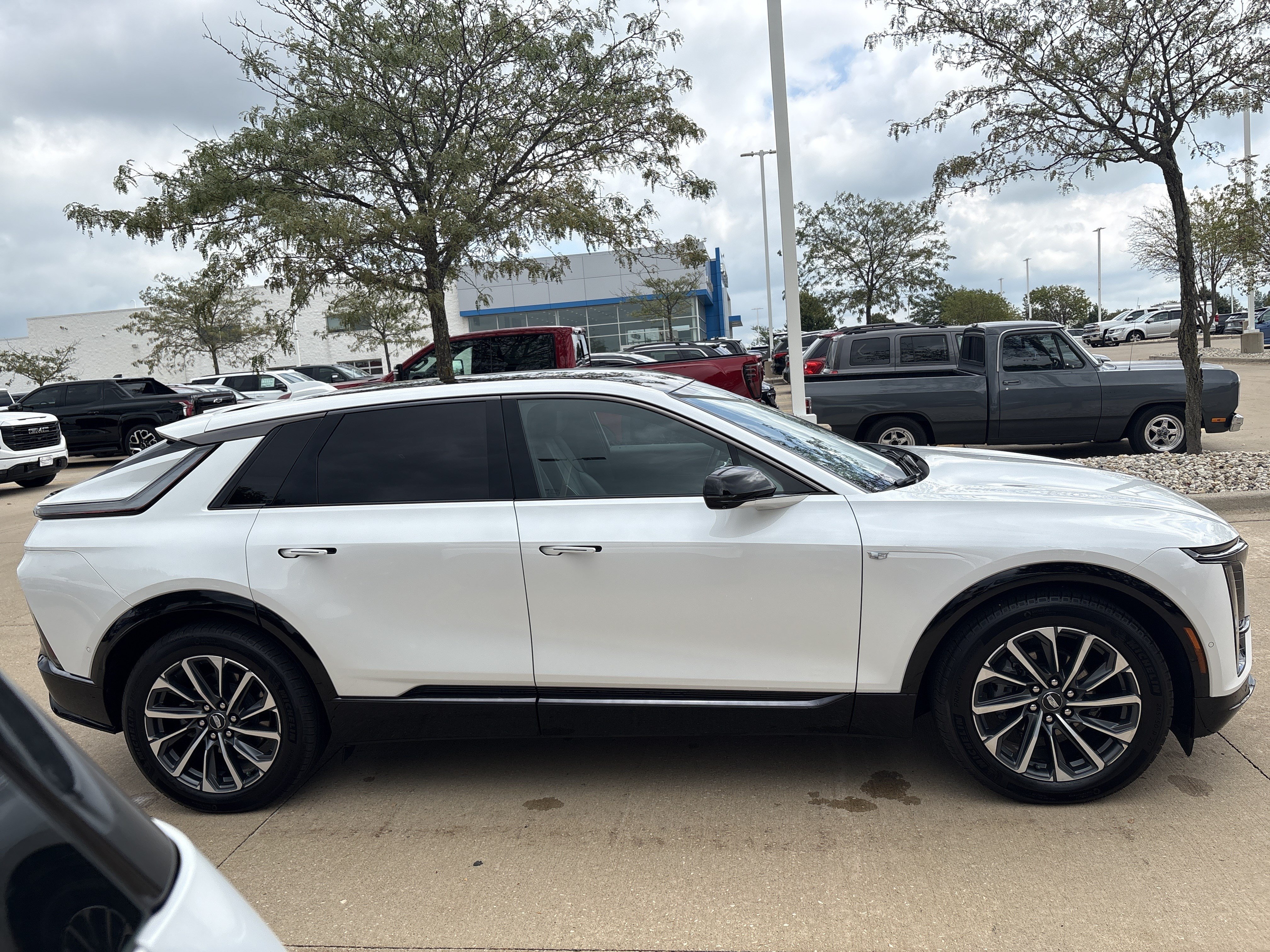 Used 2024 Cadillac Lyriq Sport w/ LPO, Floor Liner Package AWD/4WD image 9