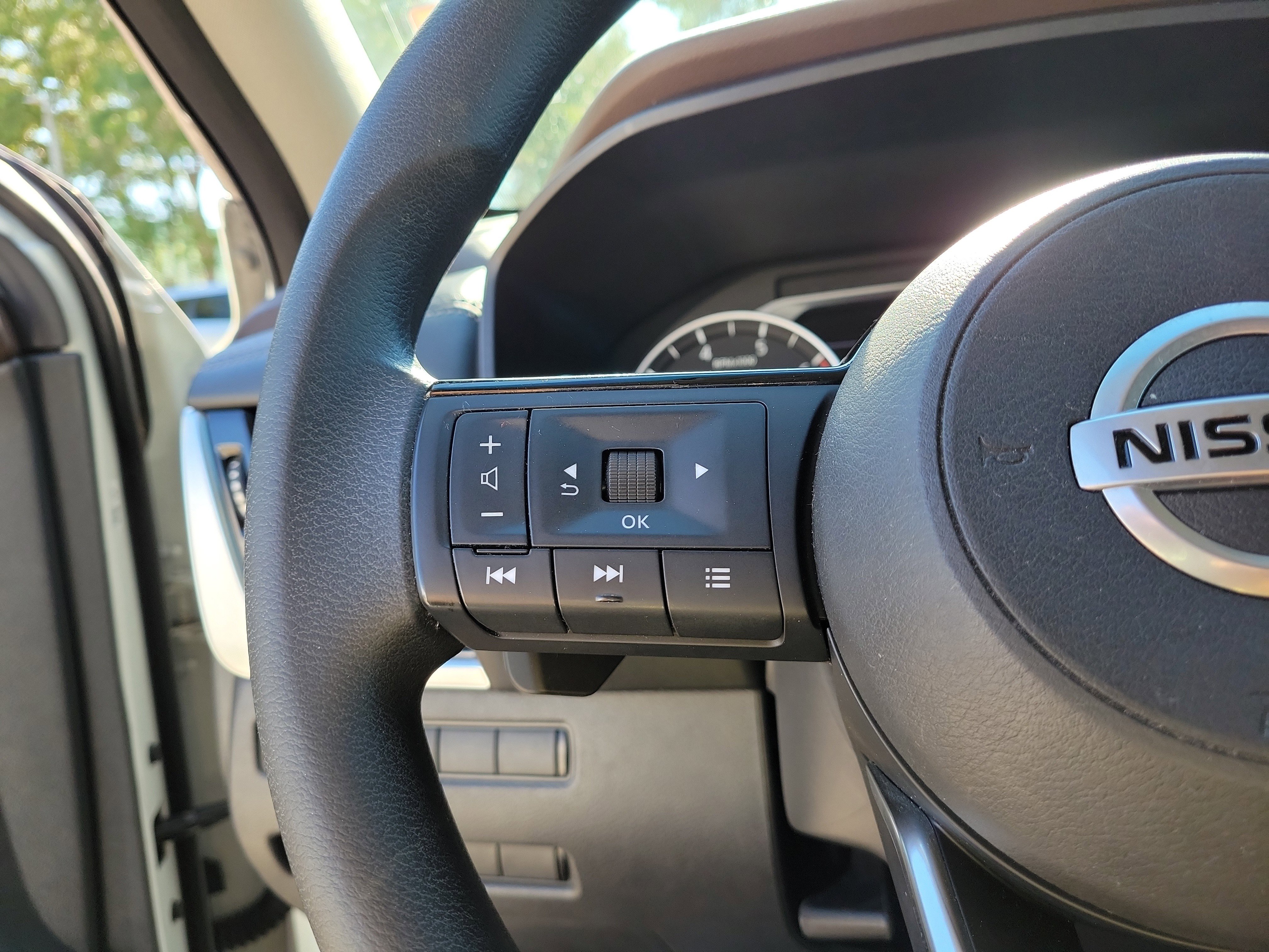 Used 2021 Nissan Rogue SV FWD image 22
