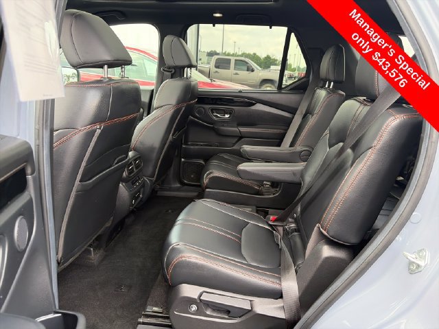 Used 2025 Honda Pilot TrailSport image 28