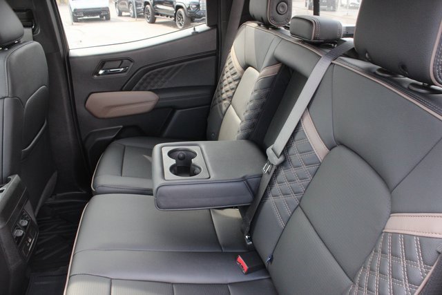 New 2026 GMC Canyon Denali w/ LPO, Denali Black Edition image 24