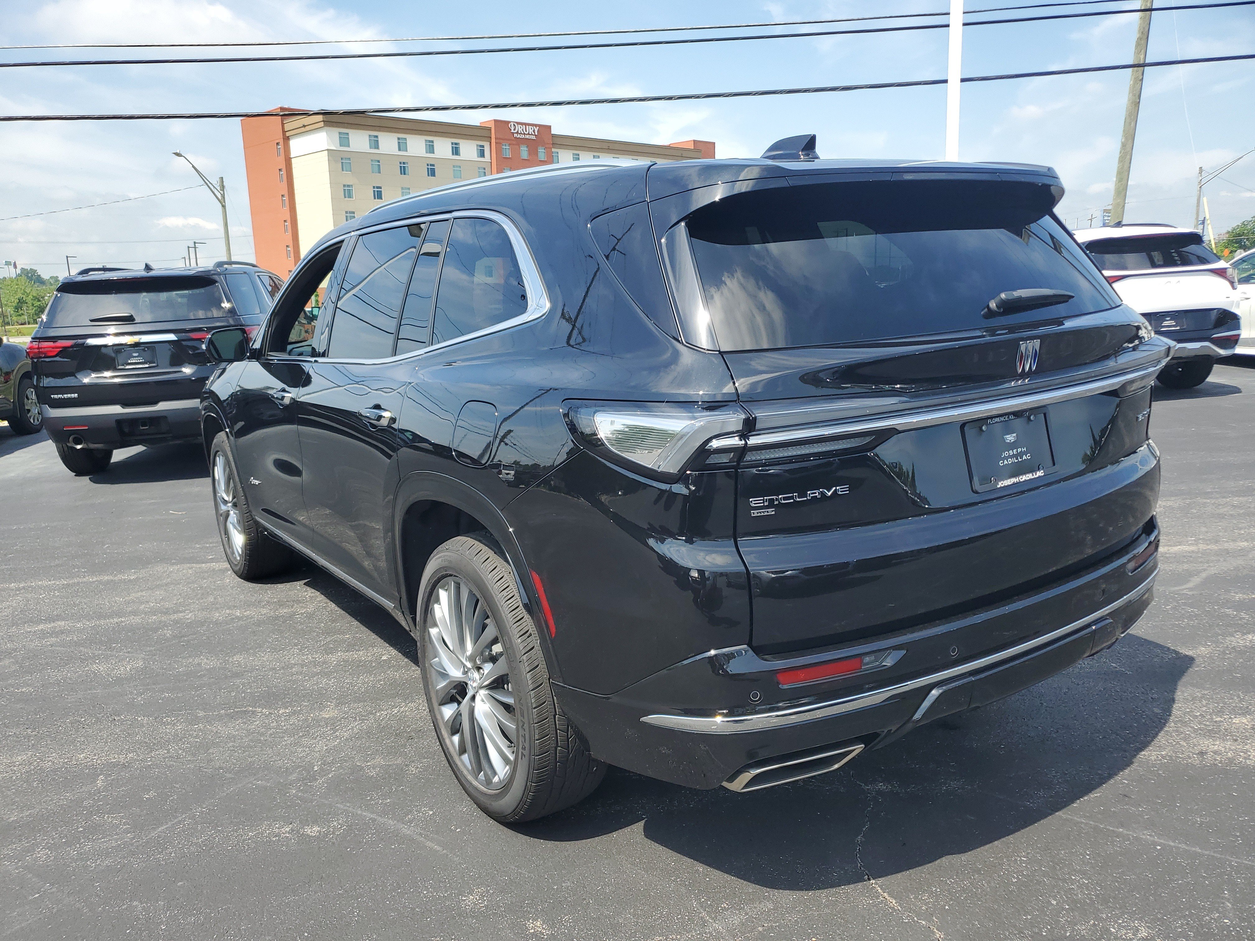 Used 2025 Buick Enclave Avenir w/ Trailering Package, 5000 lbs. AWD/4WD image 2
