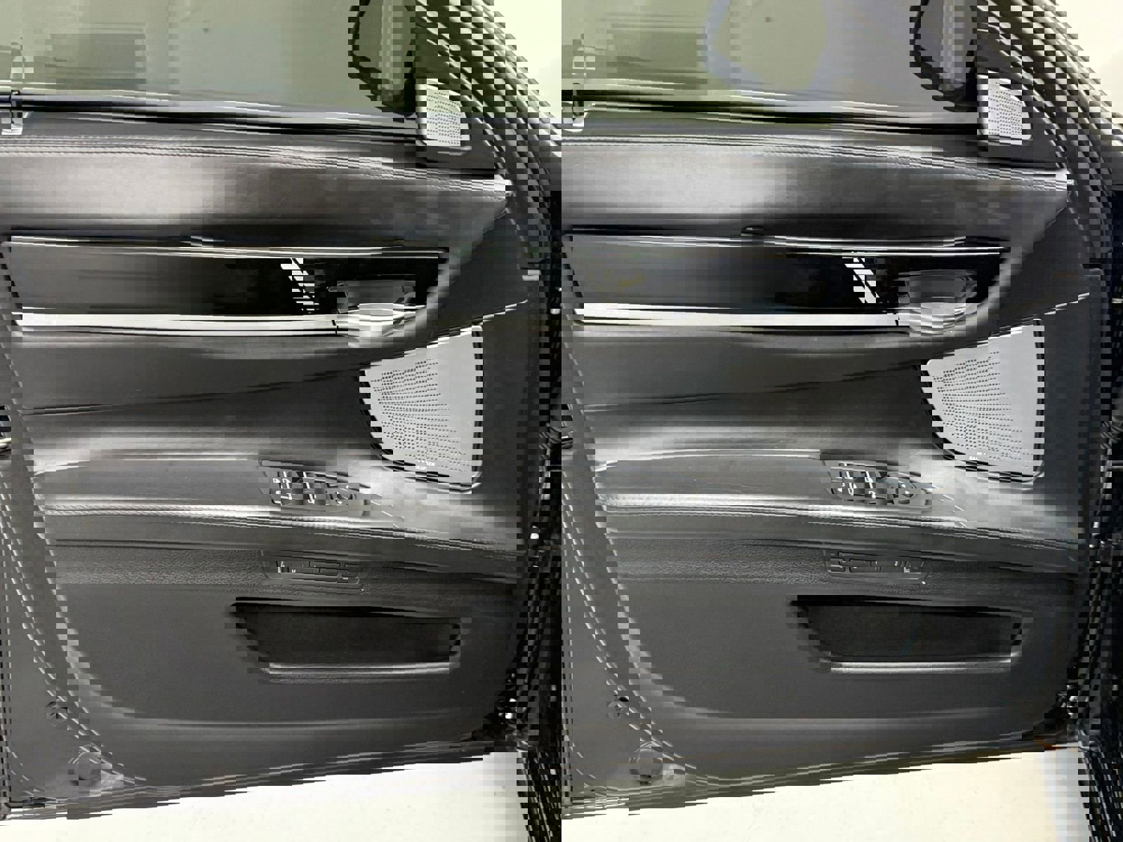 Used 2013 BMW 750Li LWB image 19