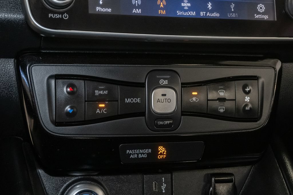 Used 2020 Nissan Leaf SV w/ SV Technology Package FWD image 20