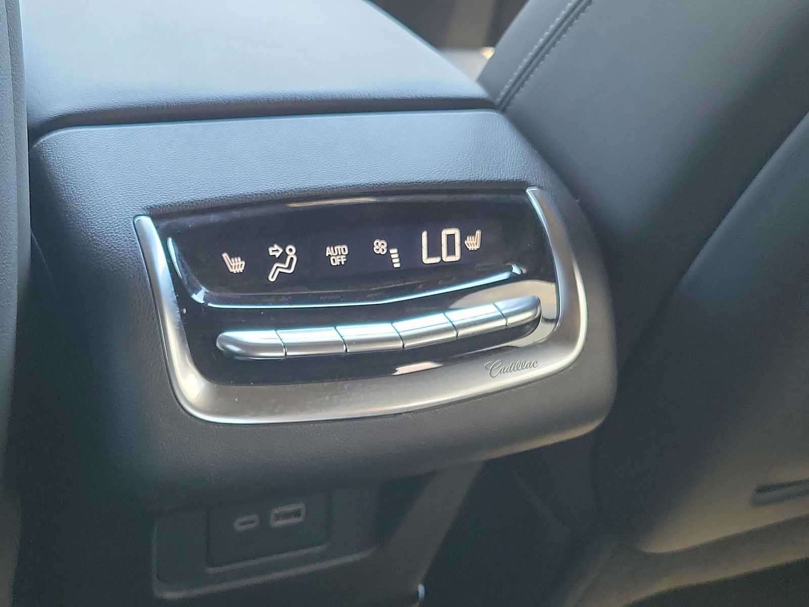Used 2023 Cadillac XT6 Premium Luxury w/ Technology Package AWD/4WD image 12