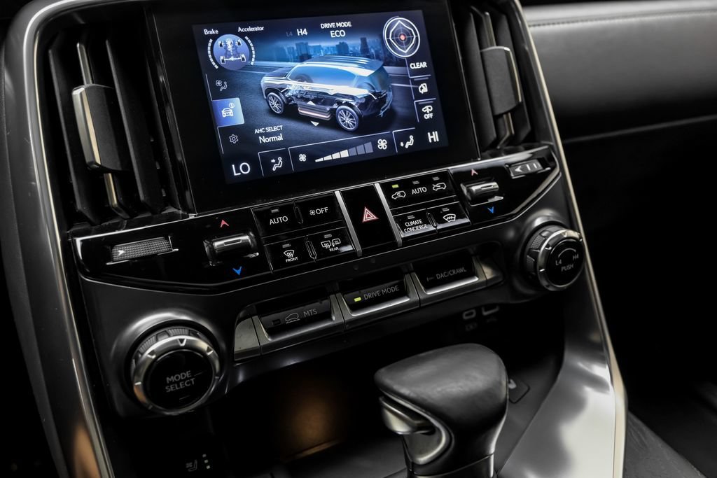 Used 2022 Lexus LX 600 4WD w/ Luxury Package image 35