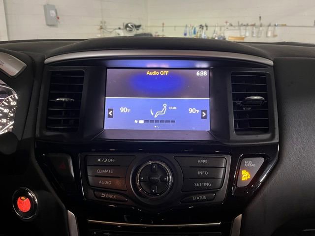 Used 2018 Nissan Pathfinder SV image 20
