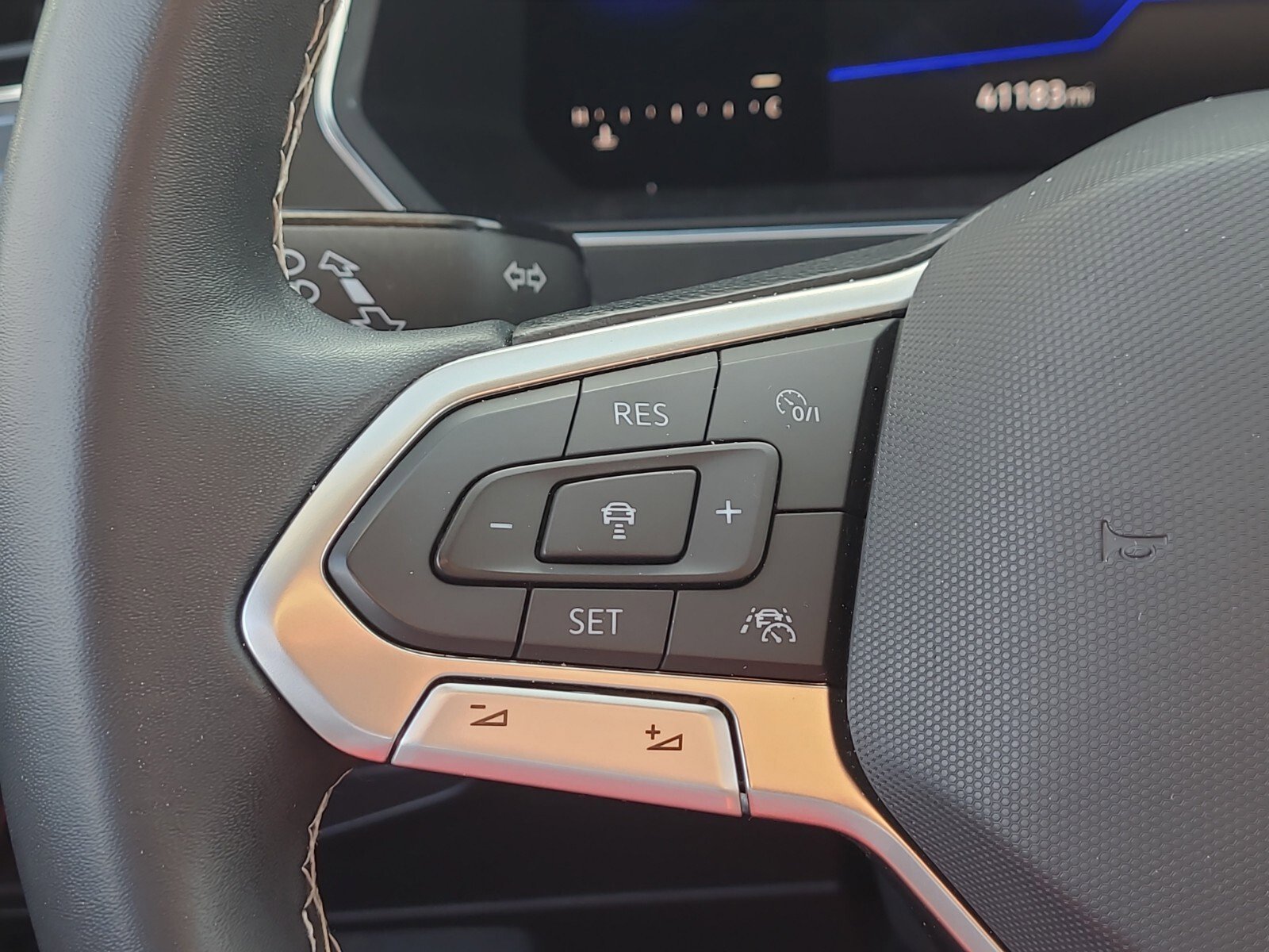 Used 2023 Volkswagen Tiguan SE image 23