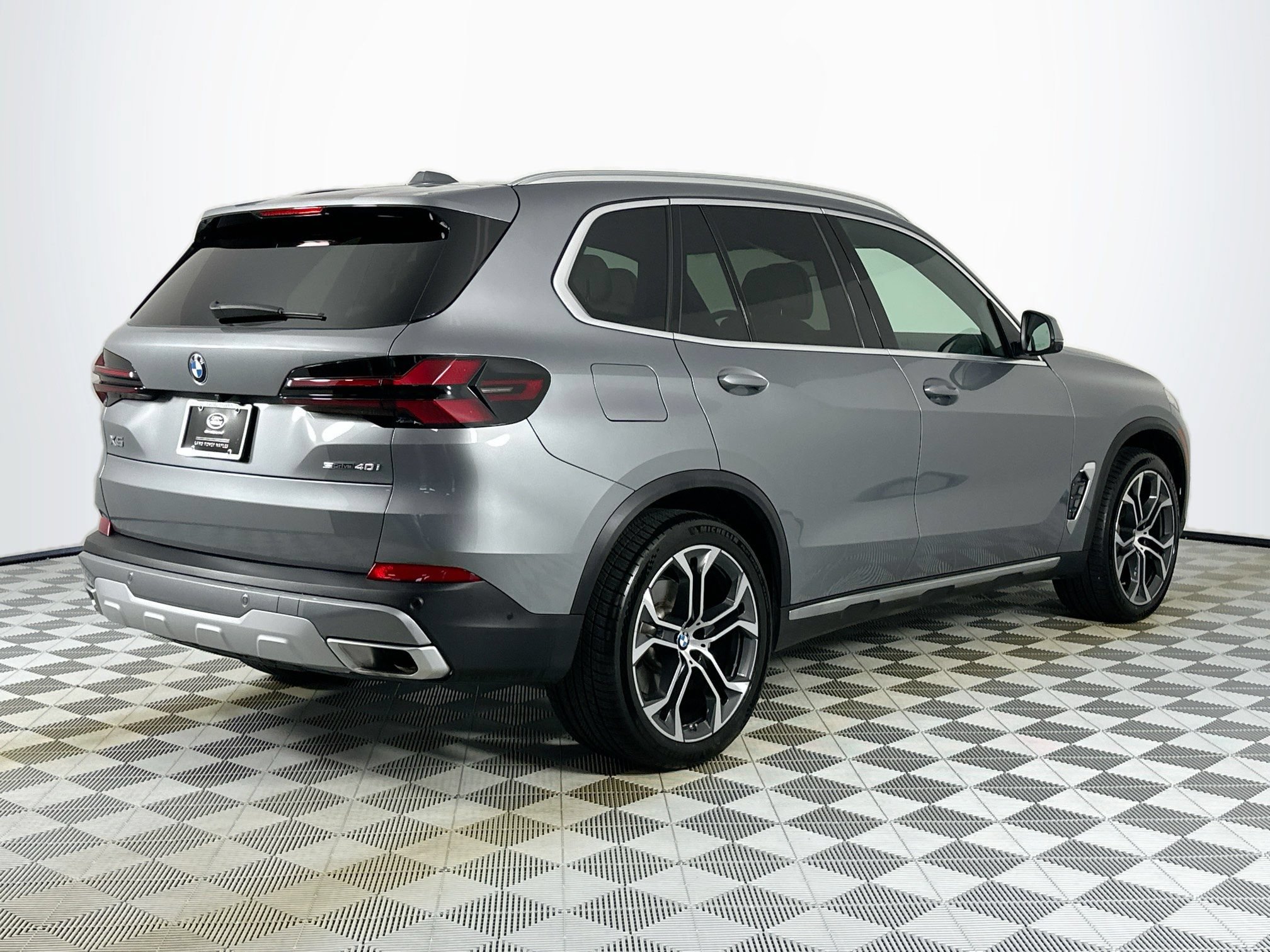 Used 2025 BMW X5 sDrive40i w/ Climate Comfort Package RWD image 5