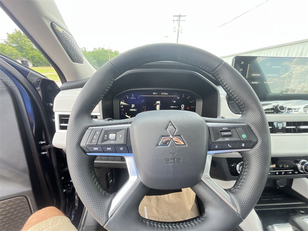 New 2025 Mitsubishi Outlander SE image 14