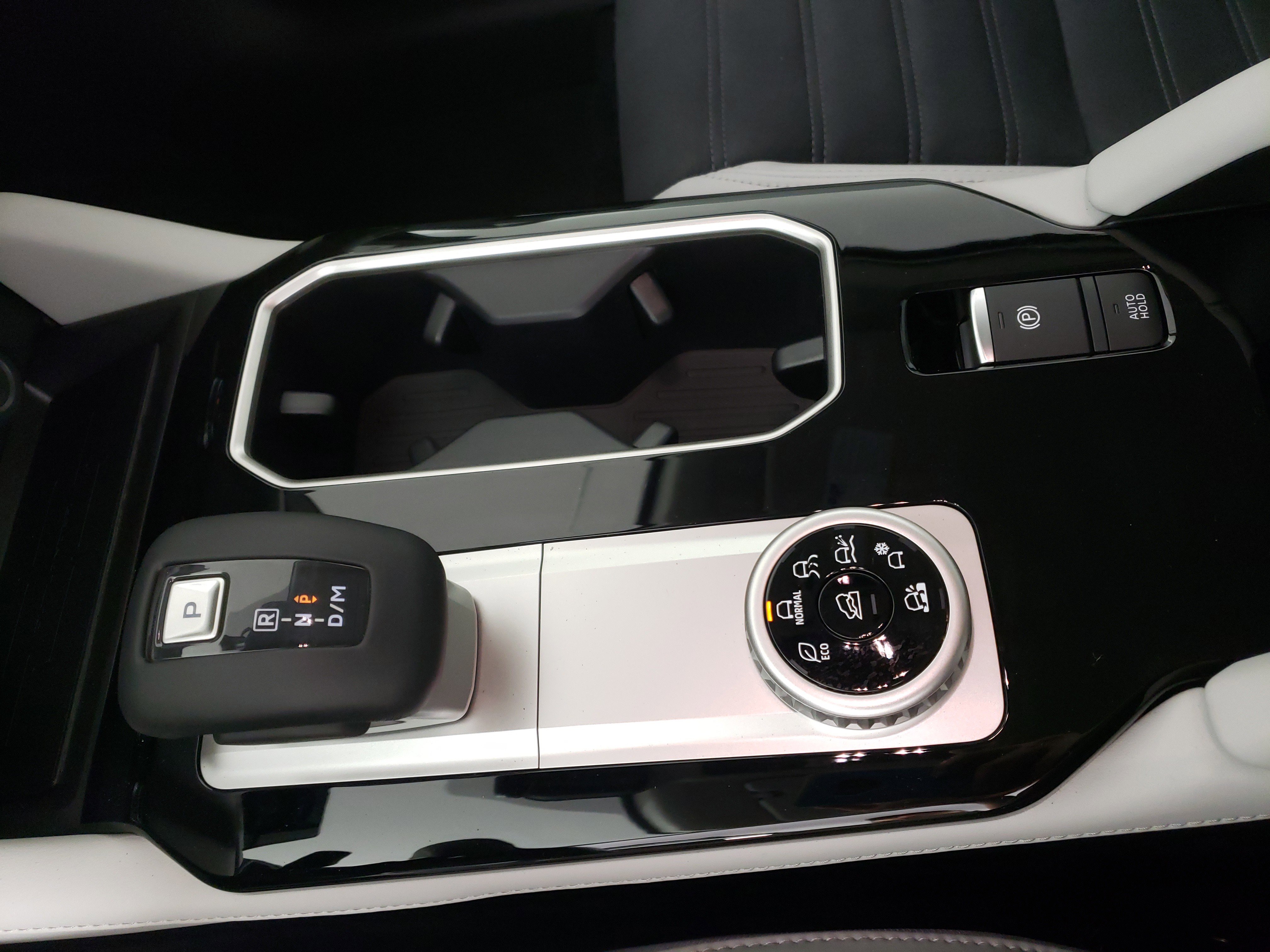 New 2025 Mitsubishi Outlander SE image 25