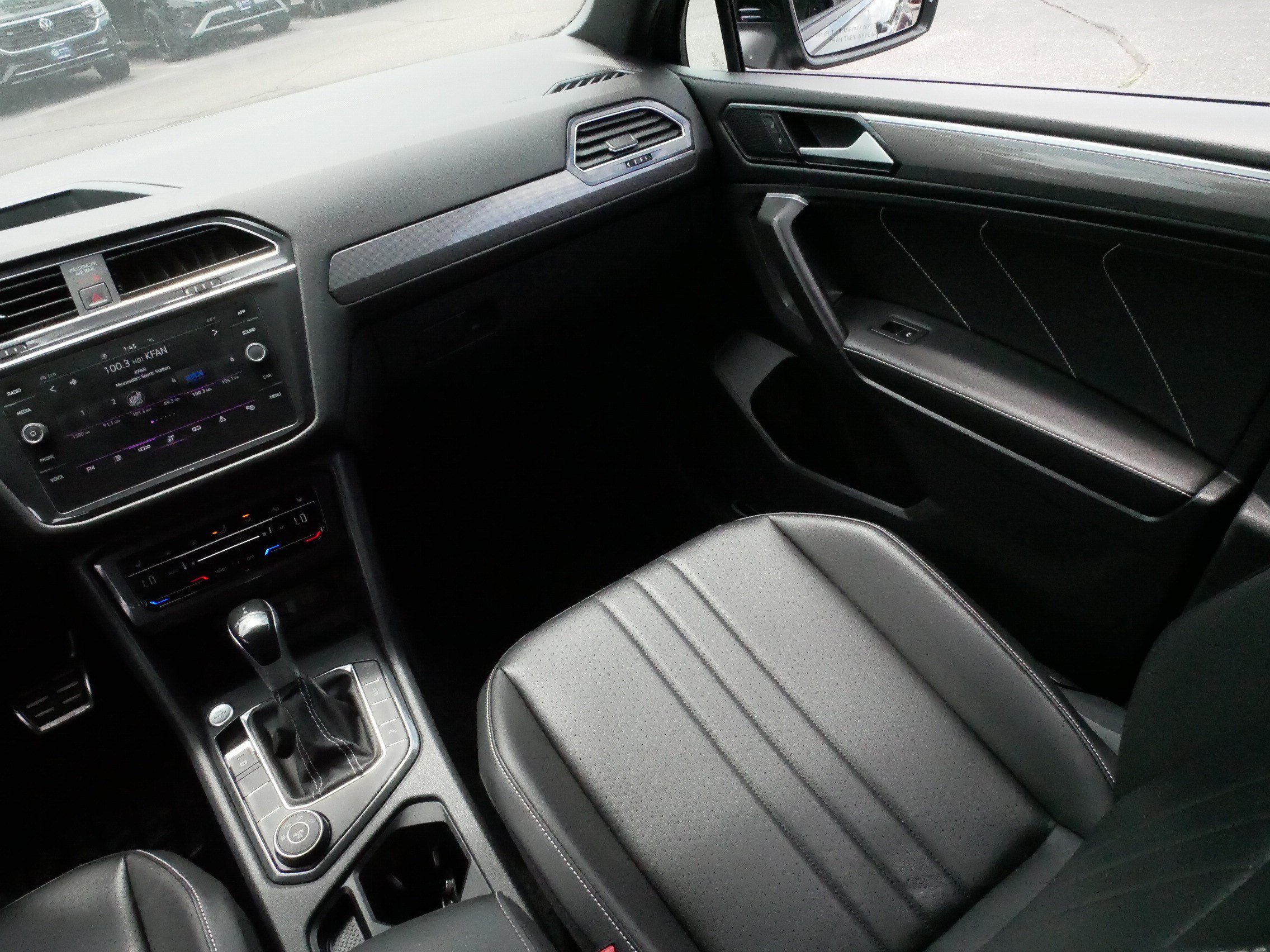 Certified 2022 Volkswagen Tiguan SE R-Line AWD/4WD image 11