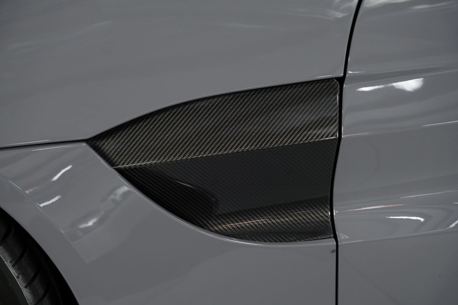 Used 2020 Aston Martin V8 Vantage AMR RWD image 21